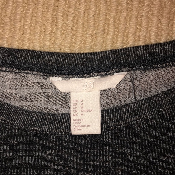 Black sweater - Picture 2 of 3